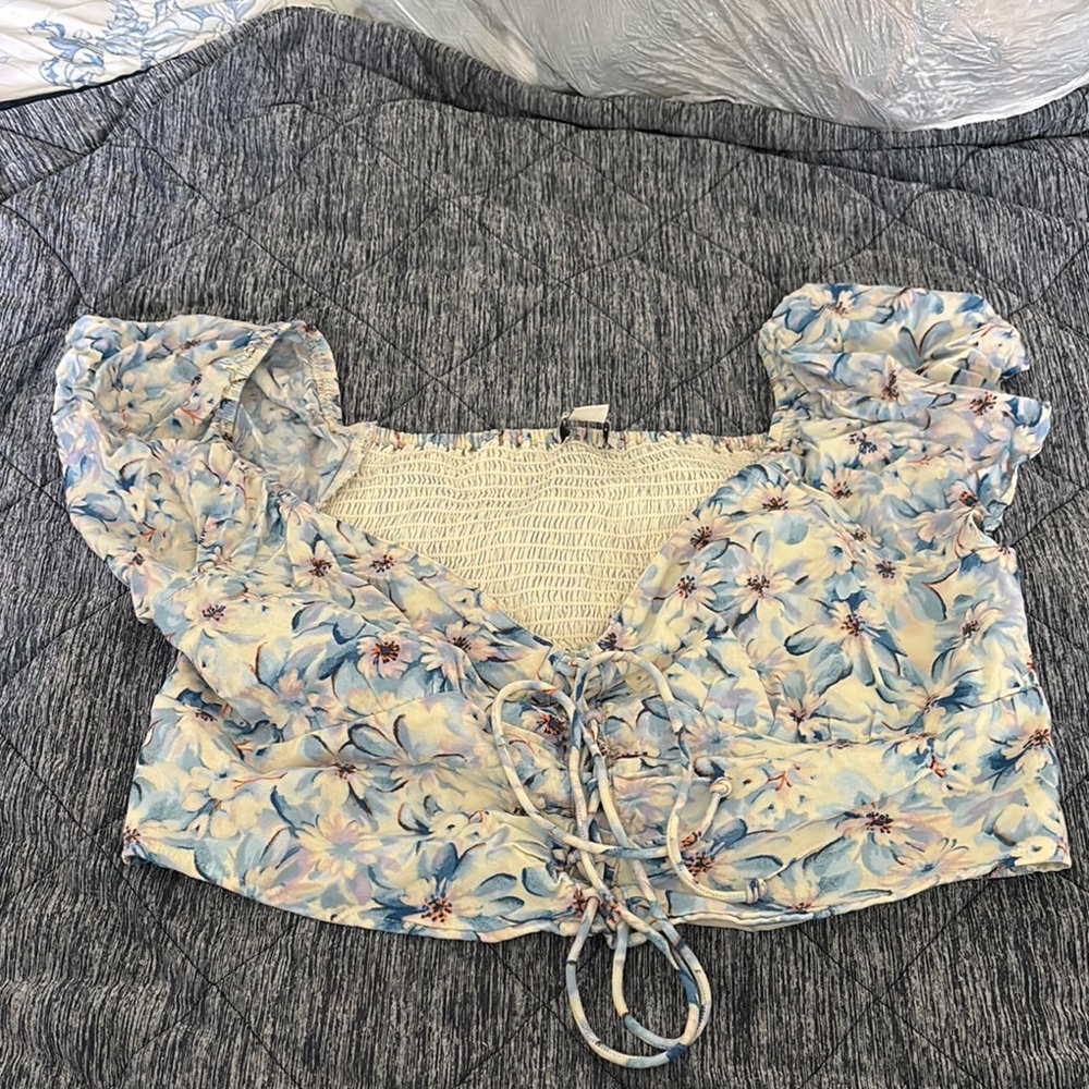 American Eagle Outfitters Cream and Blue Puff Sleeve Smocked Blouse